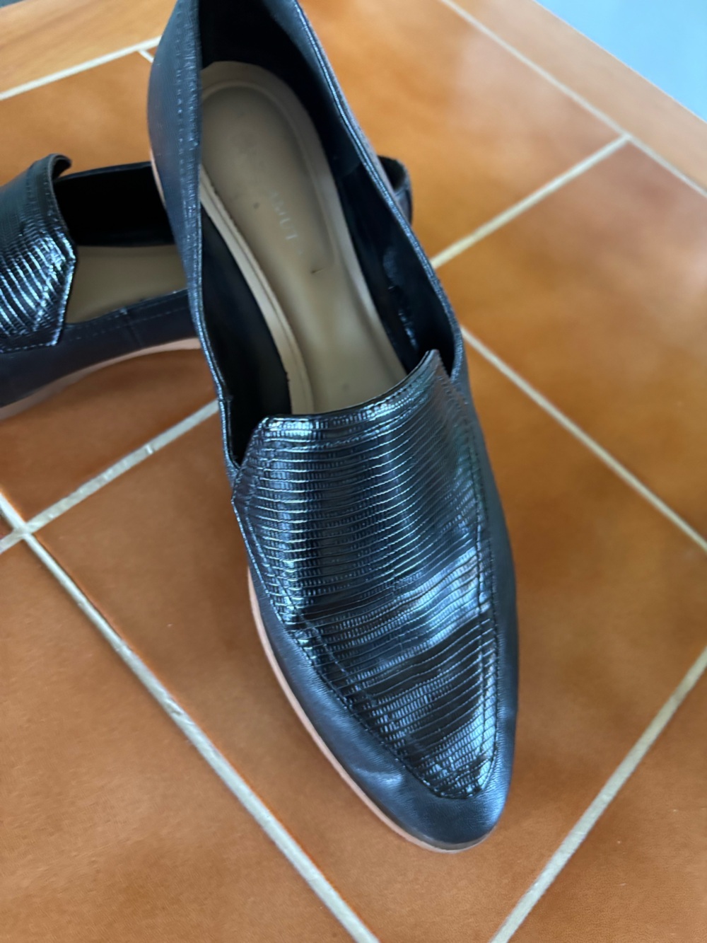 Vince Camuto black Finetta point toe loafers Sz 7